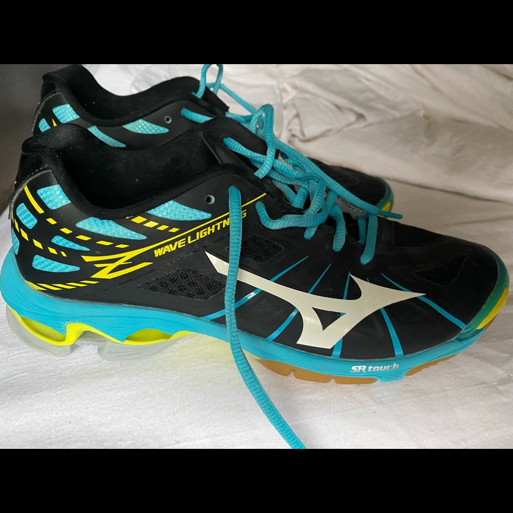 Court Shoes. Size 9. Mizuno. Women’s
